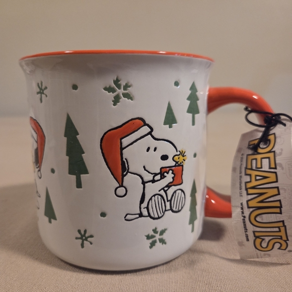 SNOOPY & WOODSTOCK SHARE A HUG ON A MUG - Picture 4 of 5